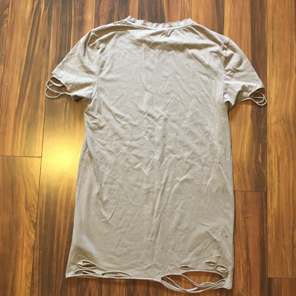 Men’s ASOS Distressed T Shirt (S) - Picture 2 of 2